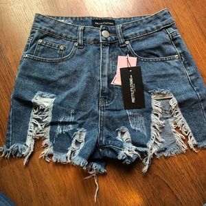 PRETTYLITTLETHING Shorts
